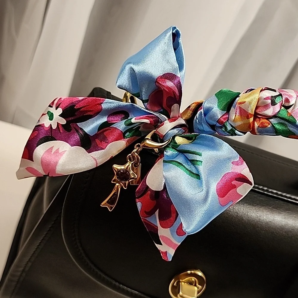 Sold Vintage Coach Regina #9983 - Picture 3 of 17